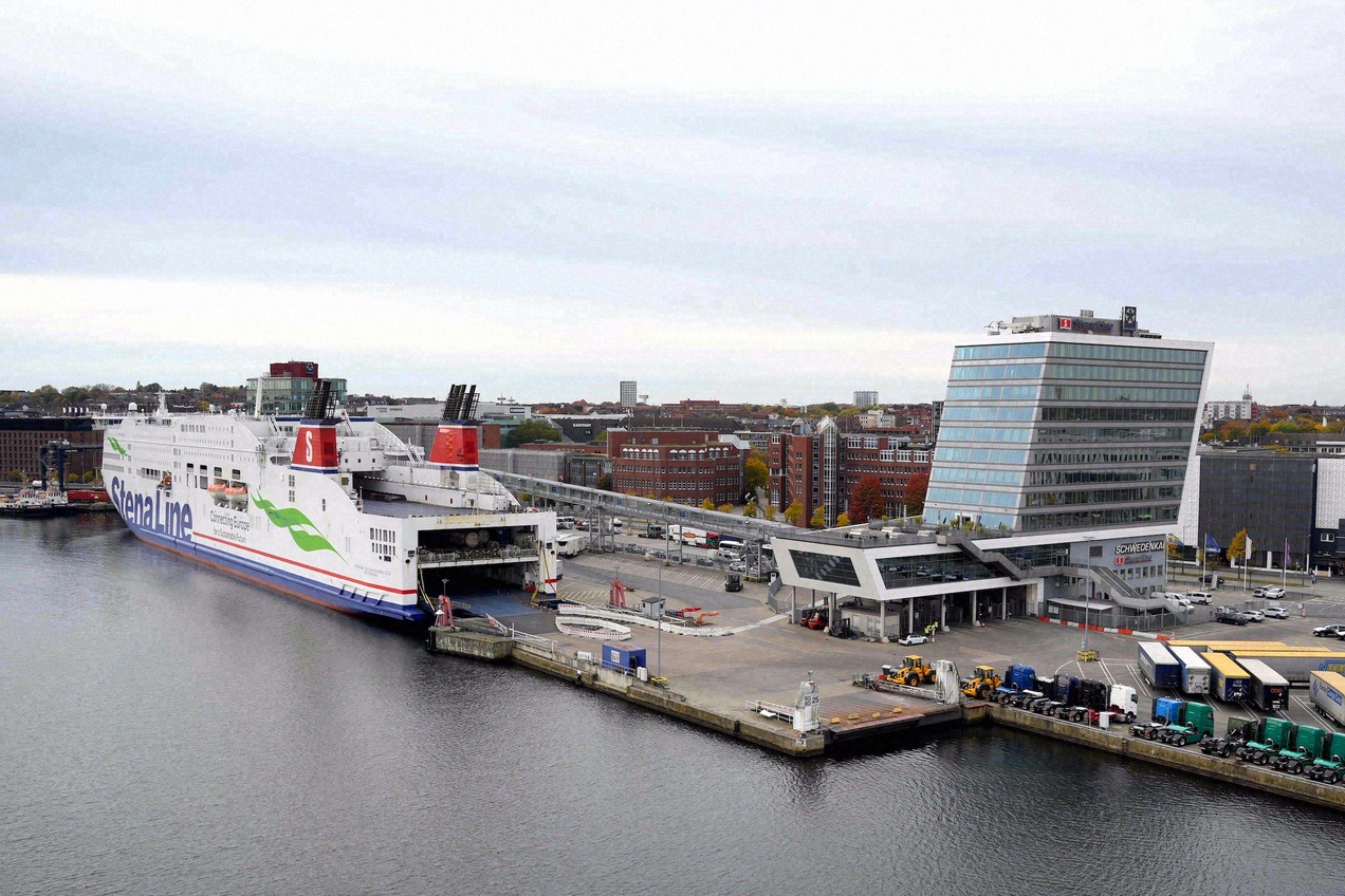 Kieler Hafen mit einer Stena-Line-Fähre am Schwedenkai
